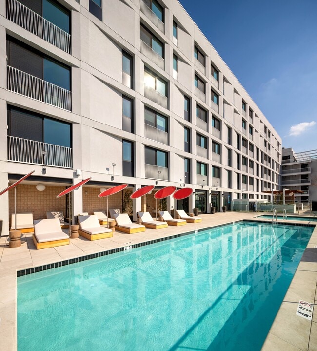 Park East - Park East Apartments
