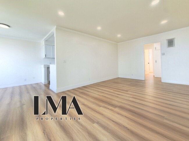 Photo - 8208 Romaine St Unit 1a