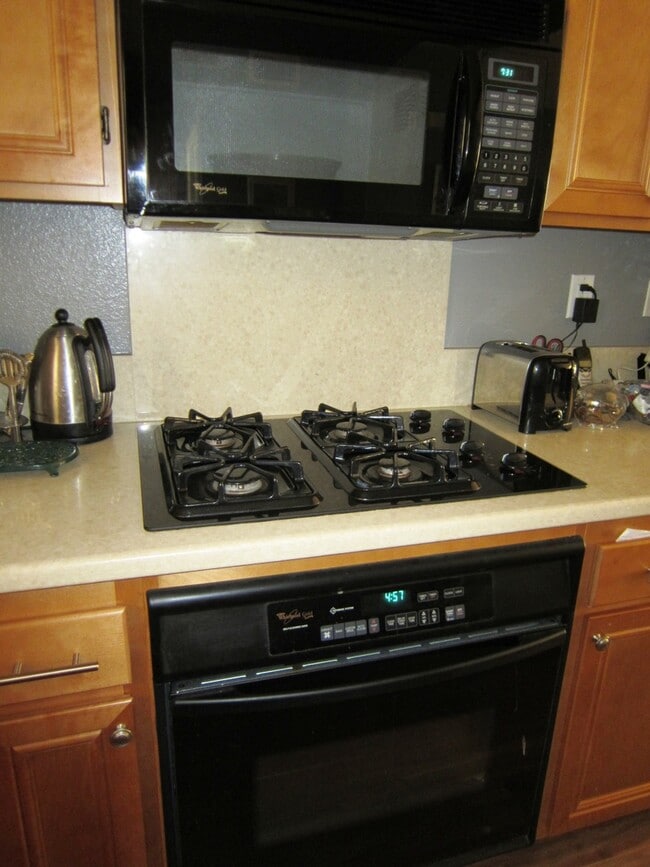 Photo - ESCALA - Luxury 2 / 2.5 Townhouse + 2 Car Garage in Gated Escala Community