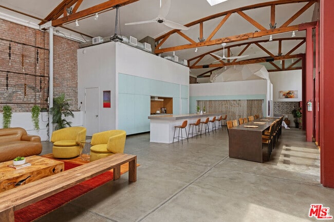 Building Photo - 718 N Figueroa St Rental