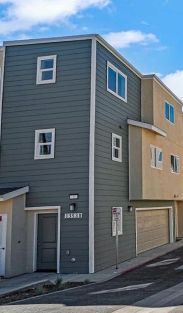 Building Photo - 4-Bedroom Home for Rent – Move-In Ready