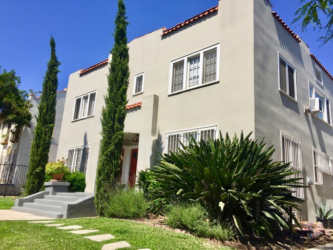 Building Photo - 156 S Catalina St