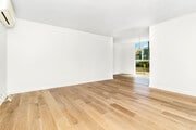 living room - 40 18th Ave Apartments Unit 3