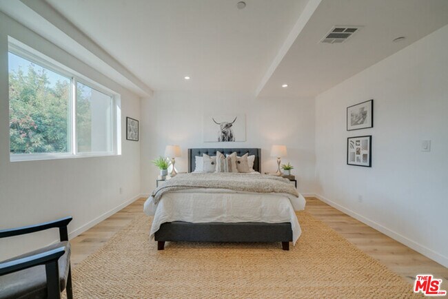 Photo - 739 Mariposa Ave