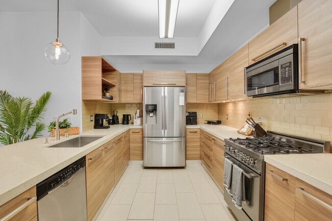 Photo - 855 Croft Ave