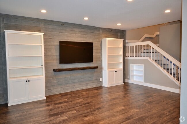 Building Photo - Bankers Hill – 2 BD, 2.5 BA! Two Assigned ... Rental
