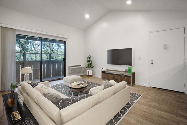 Photo - River Oaks Apartments