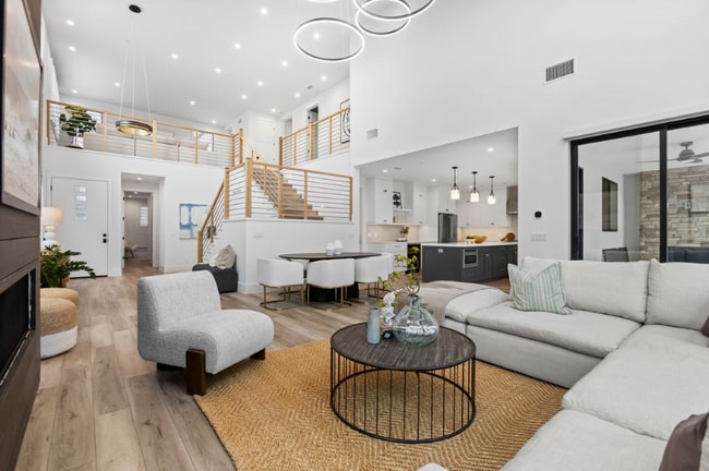 Photo - 24722 La Cresta Dr