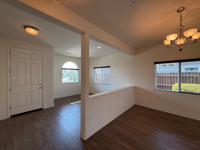 Photo - 305 Hampton Dr