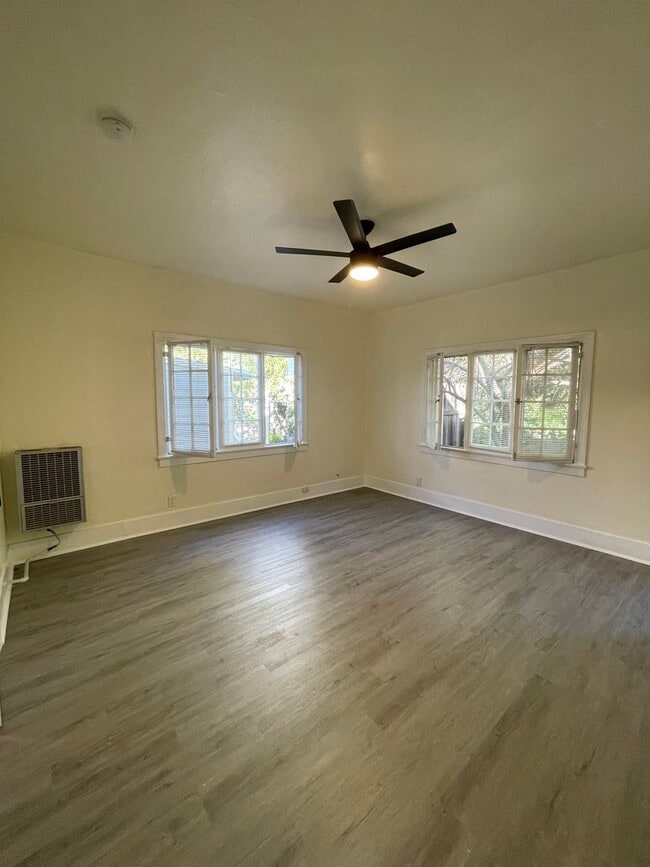 ECHO PARK studio ready to move in!!! Locat... - ECHO PARK studio ready to move in!!! Locat... Apartment Unit 840 1/2