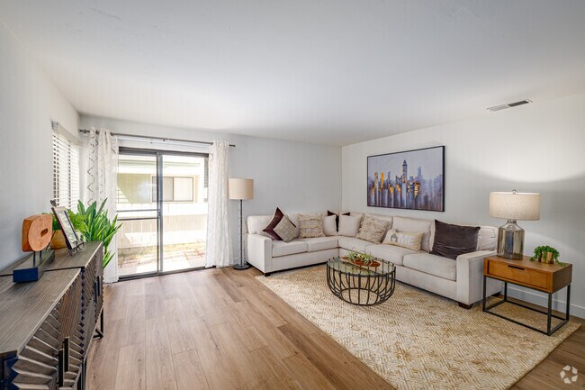 1BR, 1BA - 700SF - Living Room - Creekside Meadows