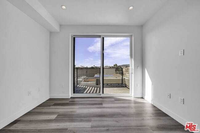 Photo - 667 N Wilton Pl Unit 504