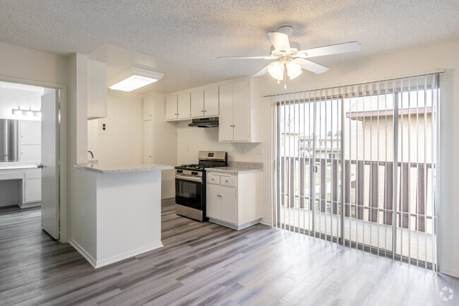 1BR, 1BA - 685SF - Dining Room - Village Meadows