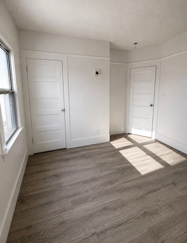 Photo - 833 W 42nd Pl Unit 835 1/2
