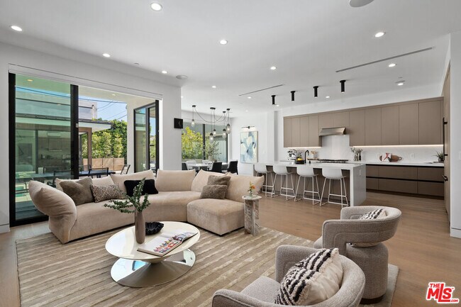 Photo - 714 N La Jolla Ave