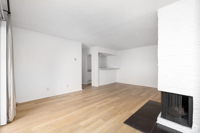 2BD, 2BA - 1,200SF - Living Room - 11810 Mayfield Ave