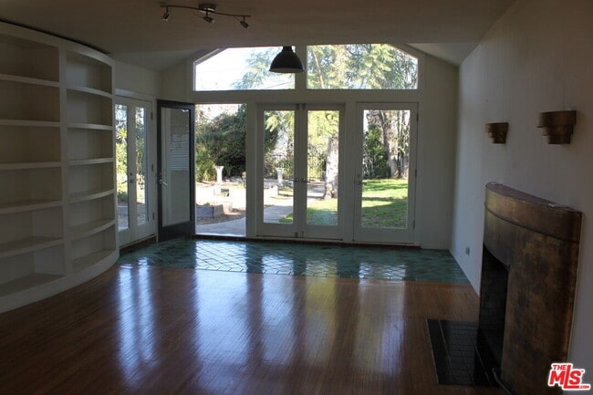 Photo - 2335 Silver Ridge Ave