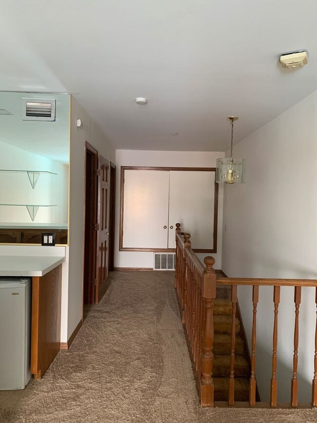 Photo - Los Caballeros #008 Unit 8B