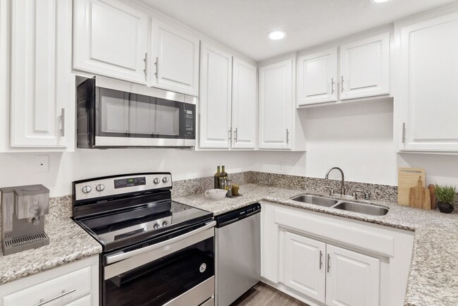 Photo - Lakewood Colony Apartments