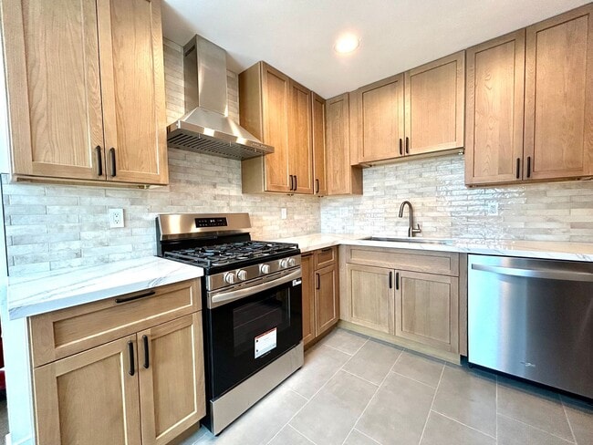 Building Photo - Beautifully remodeled 3 Bed, 2 Bath in the highly desirable neighborhood of Clairemont!!