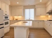 Photo - 8062 Holland Park St