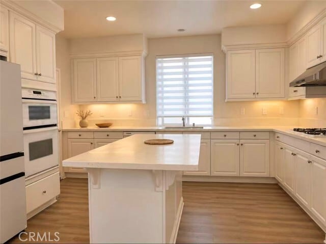 Photo - 8062 Holland Park St