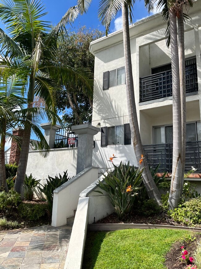 Photo - Chateau Studio Village Apartments