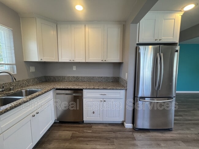 Building Photo - 6373 Osler St
