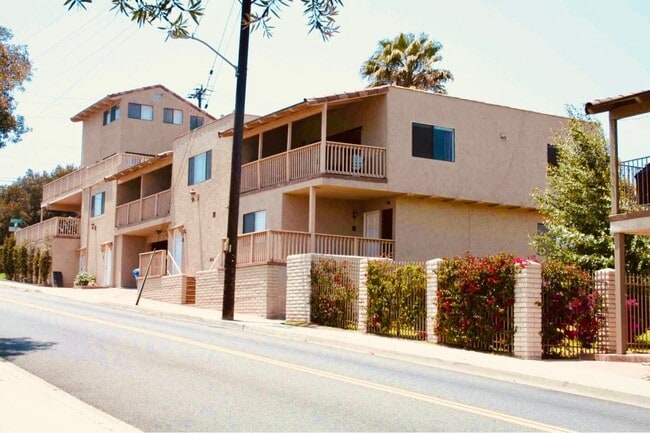 Building Photo - 1823 Armour Ln Unit 4