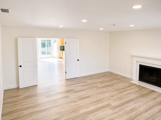 Photo - 2109 Bernardo Ave