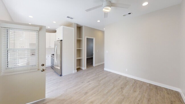 Photo - 4BD/2BA, Private Yard!