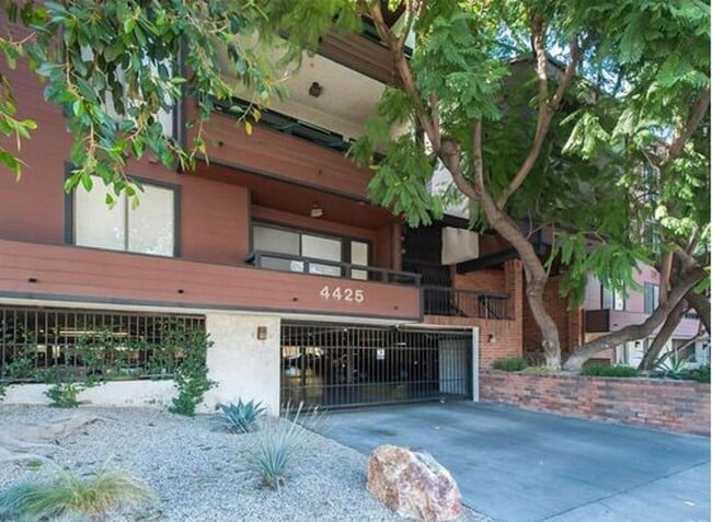 Building Photo - Studio City, 1Bed and 1.5 Bath Condo! Unit 213