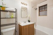 Large bathroom. - 1931 33rd St
