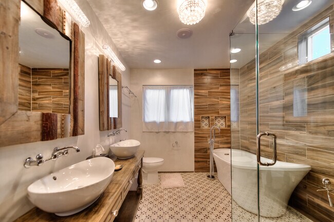 Photo - 1570 S Curson Ave