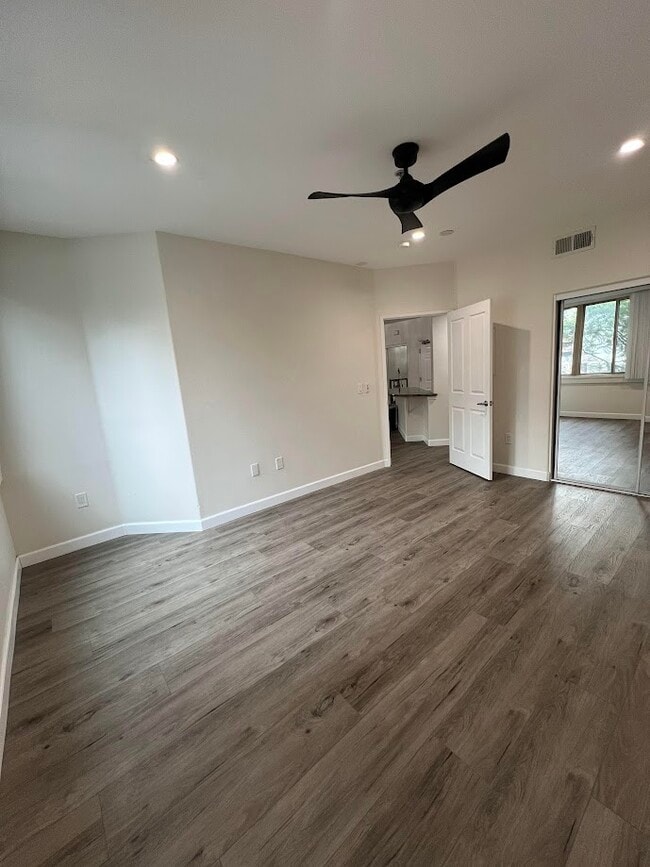 Bedroom - 1501 Front St