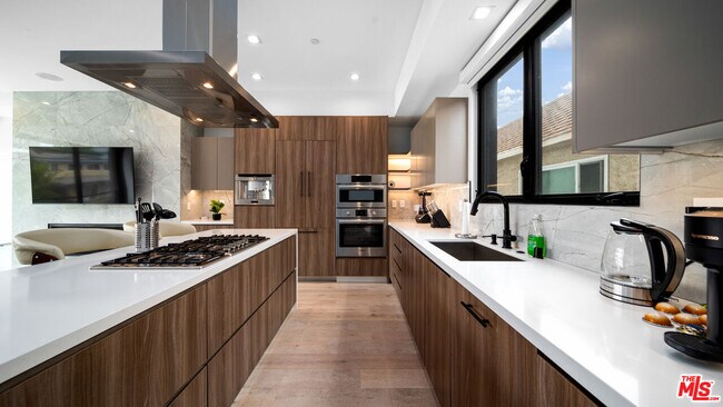 Photo - 2435 Penmar Ave