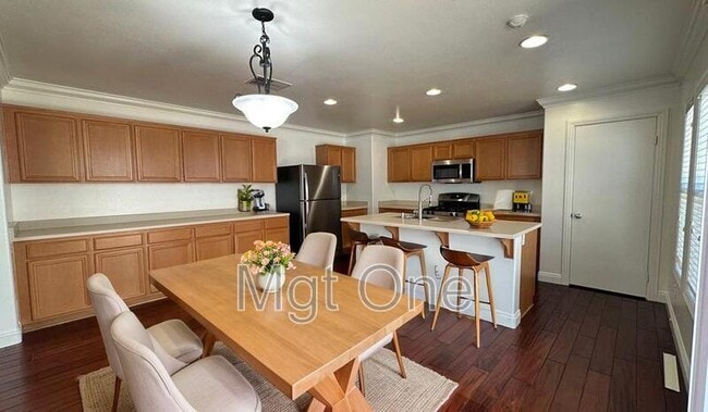 Photo - 564 Botan St