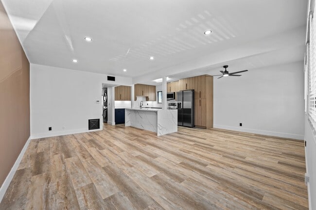 Building Photo - 4211 3rd Ave Unit 4211 Third Avenue