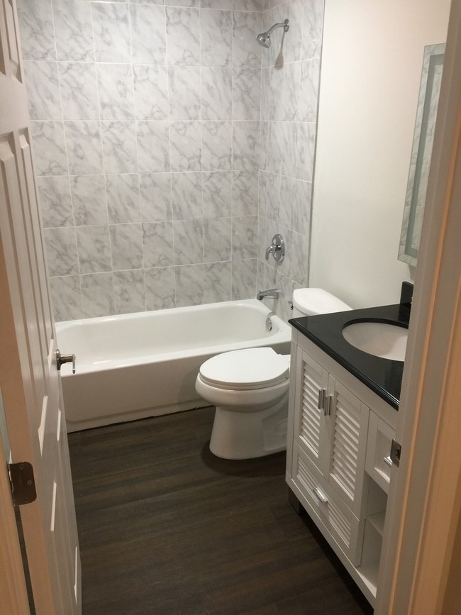 Master Bathroom #1 - 10119 Fernglen Ave