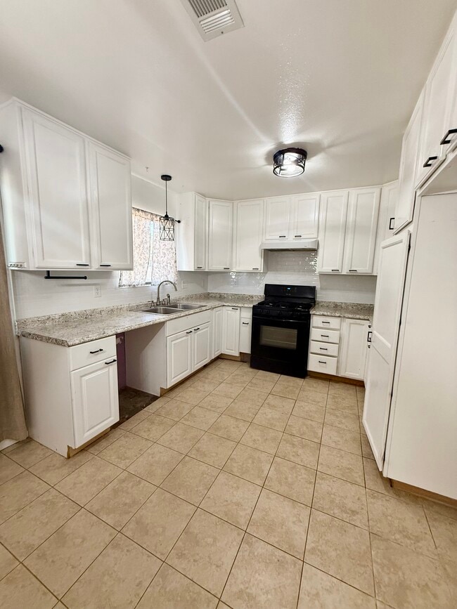 Photo - 10729 E Ave R 10