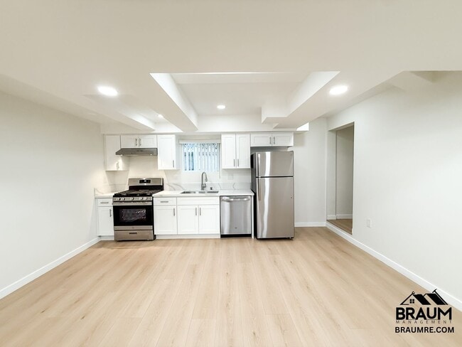 Photo - 15634 Leadwell St Unit 15