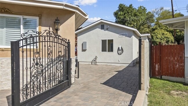 10801 1/2 Wescott Avenue Unit - 10801 1/2 Wescott Avenue House Unit