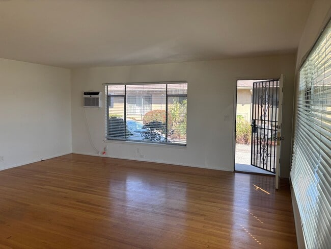 Building Photo - 215 S Baldwin Ave Unit 215 #A