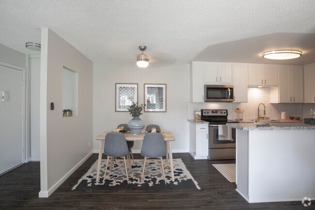 2 BR, 2 BA - 924 SF - Sunterra