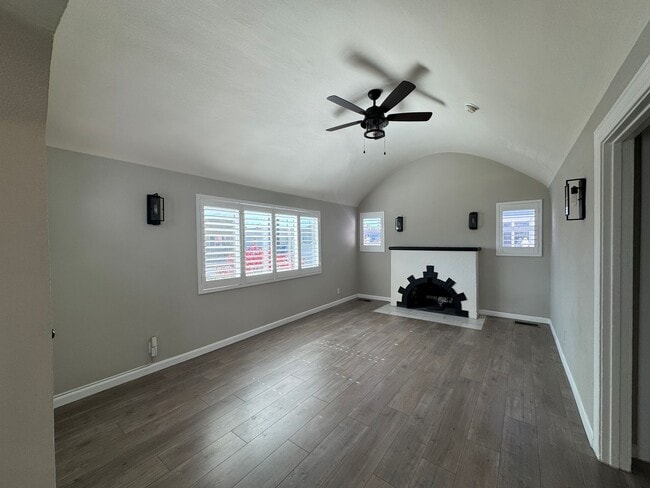 Photo - Beautiful Freshly Renovated 2bd 2ba House
