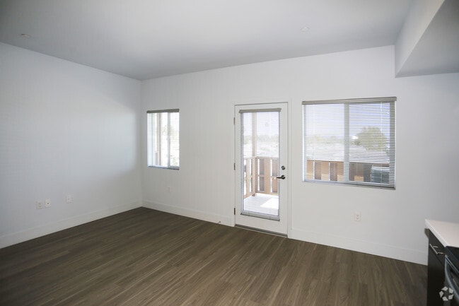 1BR, 1BA - 628 SF - Coastal Village