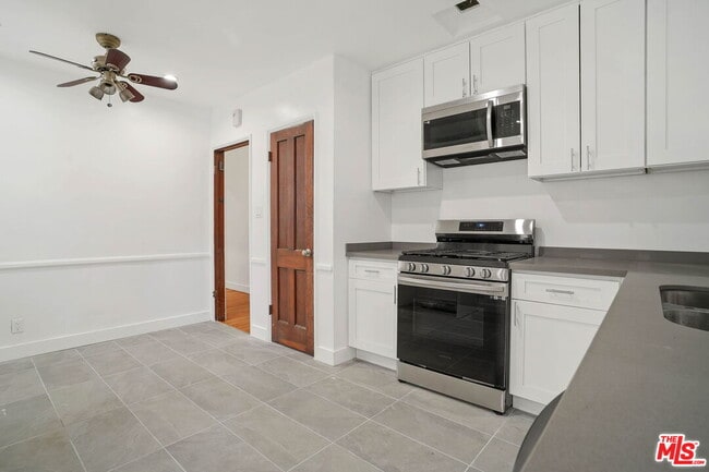 Photo - 644 S Dunsmuir Ave