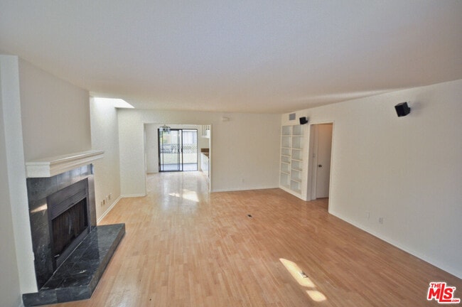 Photo - 4063 La Salle Ave Unit 102
