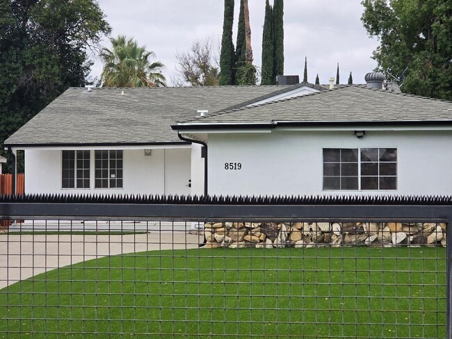 Building Photo - 8519 Yolanda Ave