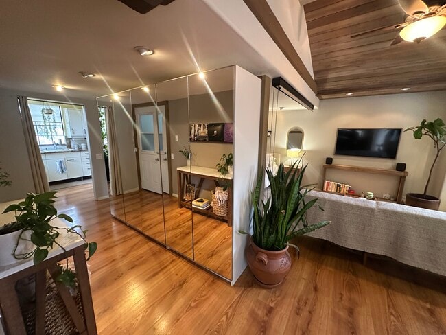 Photo - 2913 Union St Unit 2913 1/2